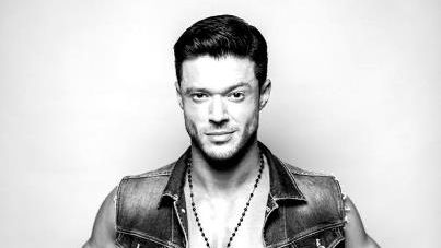 VICTOR SLAV îşi caută apartament ca să se mute singur