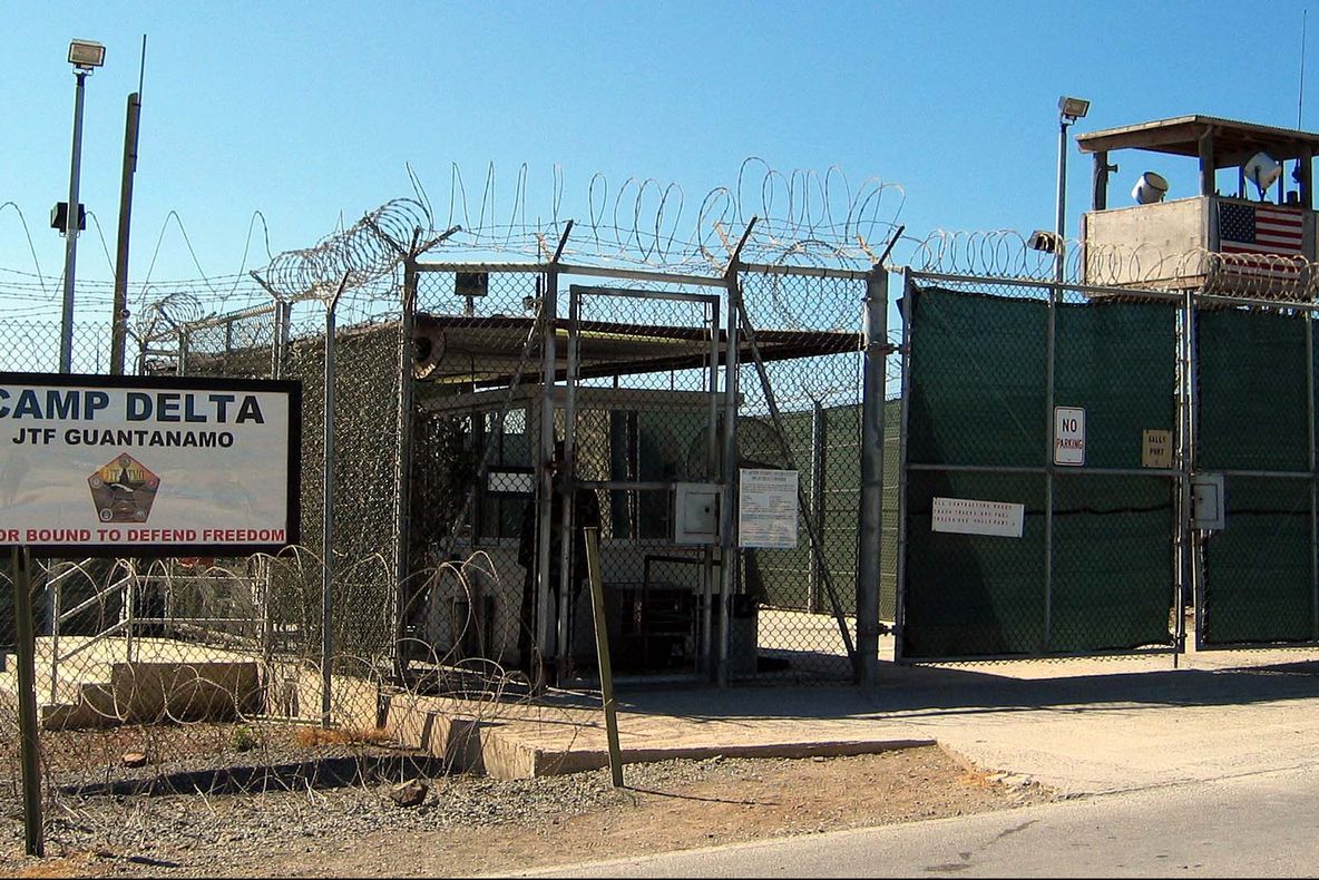 Casa Albă spune că nu trimite mirgranți la baza militară de la Guantanamo. Printre expluzați sunt și 47 de români