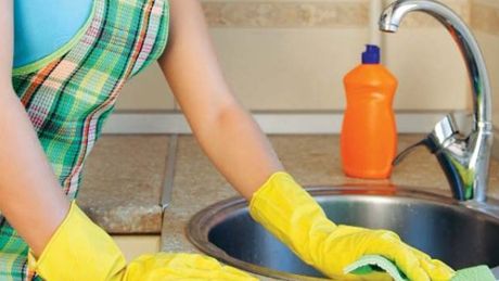 Cum să scapi rapid de MIROSUL neplăcut al chiuvetei din bucătărie - INGREDIENTELE care te scapă cu succes de problemă