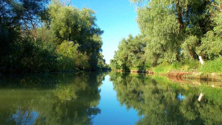 Biosfera Deltei Dunării, batjocorită de rechini imobiliari. Un hotel de lux a fost construit ilegal