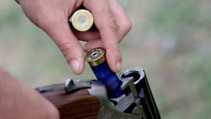 Un vânător convins! A fost reținut pentru braconaj de două ori, într-o singură lună. A împușcat trei cerbi a căror valoare ajunge la 14.000 de euro