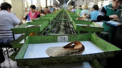 CULISELE STATULUI PARALEL. Cum a ajuns desculță fabrica de încălțăminte Clujana