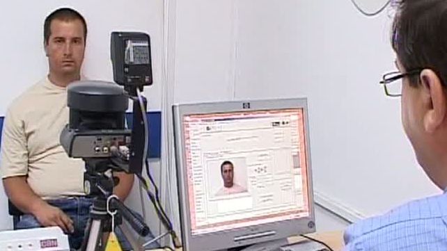 Schimbări majore la noile cărți de identitate. Nici bucureștenii nu scapă! BULETINE NOI pentru români, CU MICROCIP ŞI AMPRENTE