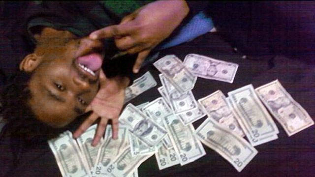 Fotografia de pe Facebook pentru care un bărbat riscă ANI BUNI DE PUŞCĂRIE