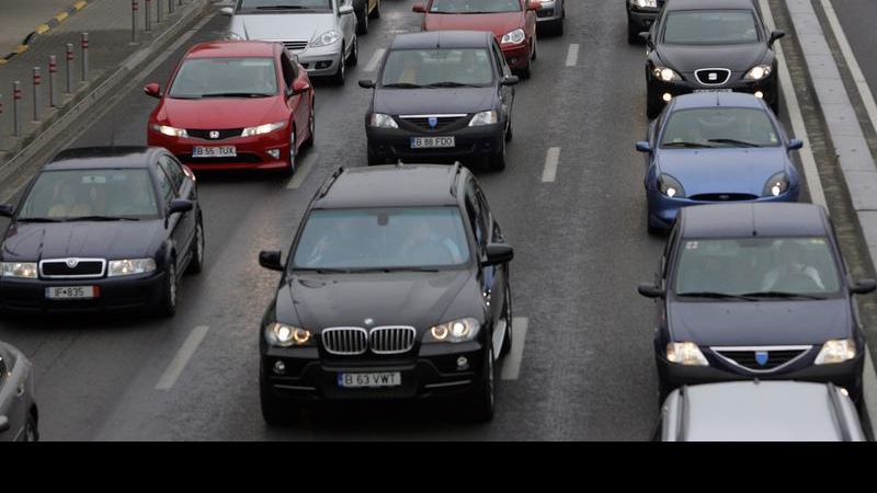 Trafic aglomerat pe DN1: se circulă cu dificultate între stațiunile montane 