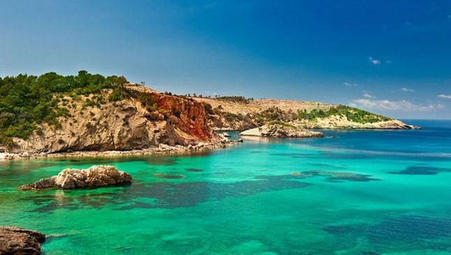 Peste 3.000 de români plătesc ghid în vacanţe de lux, pentru că nu ştiu limbi străine