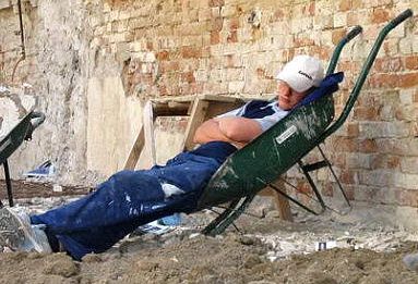 Adio stat cu burta la soare cu bani de la stat! Câți bani primești, atât muncești!