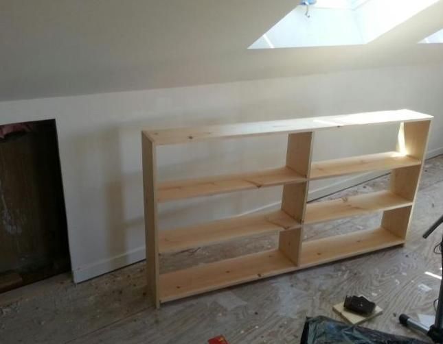 Renova o cameră, când a auzit un geamăt din perete. I-a îngheţat sângele în vene. Ce se întâmplase