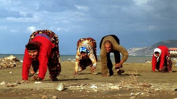 Familia care nu a învăţat să meargă pe două picioare. Cazul tulburător care a uimit o lume întreagă