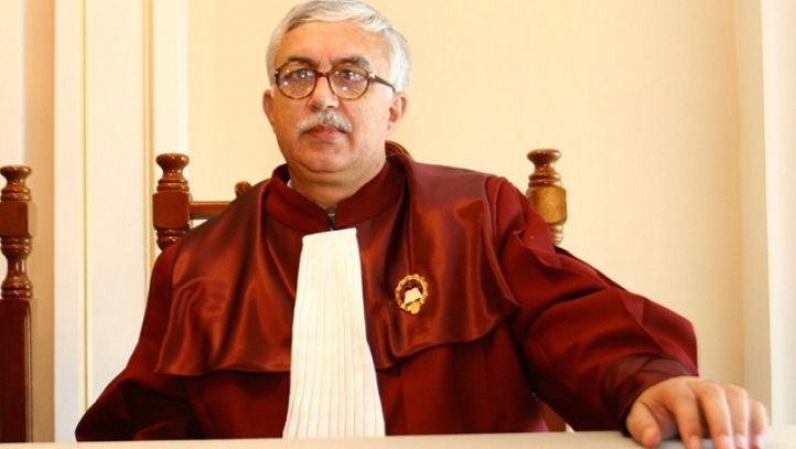 Fostul presedinte al CCR, Augustin Zegrean: Constitutia trebuie respectata si daca e criza si daca nu e