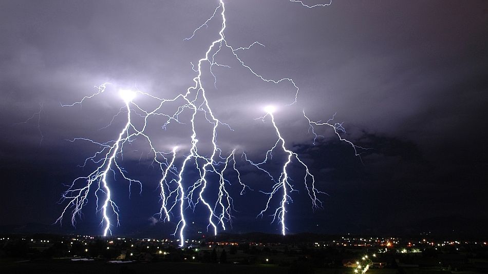 Cod galben emis de ANM - Se schimbă radical vremea chiar de astăzi - Vijelii, ploi torențiale, grindină și descărcări electrice