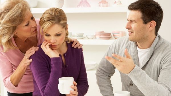 Horoscop. Cum să închizi gura soacrei şi să scapi de ea, în funcţie de zodia ei