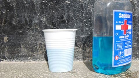 Iaşi, coronavirus: Cei care au contrafăcut spirtul din cauza căruia au murit 10 persoane rămân în arest preventiv