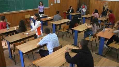 La ce metode apelau profesorii supraveghetori, la Bac 2015: păcăleau camerele video pentru şpagă