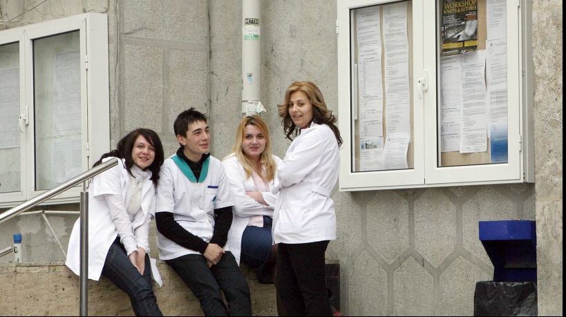 Admitere Facultate 2015 Medicină Iaşi. 300 locuri în engleză sau franceză. Doar 50 pentru română