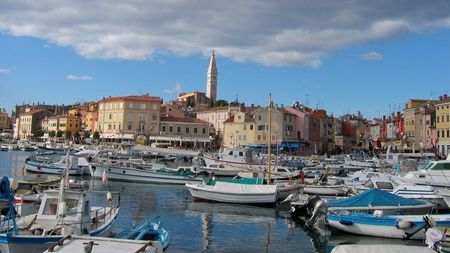 Prețuri exorbitante într-una dintre destinațiile turistice preferate de europeni. Cât trebuie să scoți din buzunar pentru un burger sau o înghețată