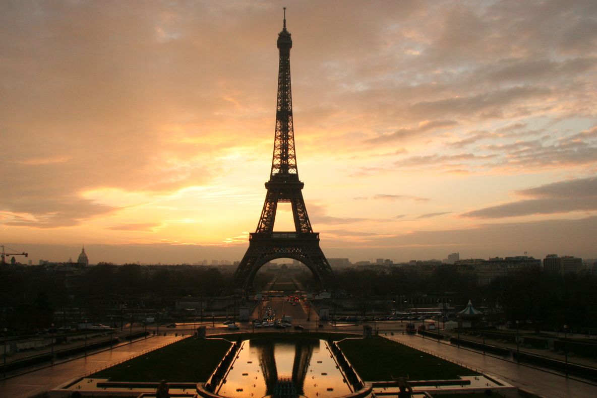 Turnul Eiffel, redeschis după trei luni de pauză