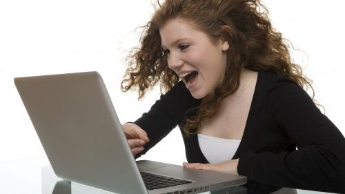 Liceele care promovează educaţia financiară pot primi finanţări de până la 10 mii de euro 