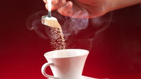 Acesta este îndulcitorul care „hrănește” celulele canceroase!