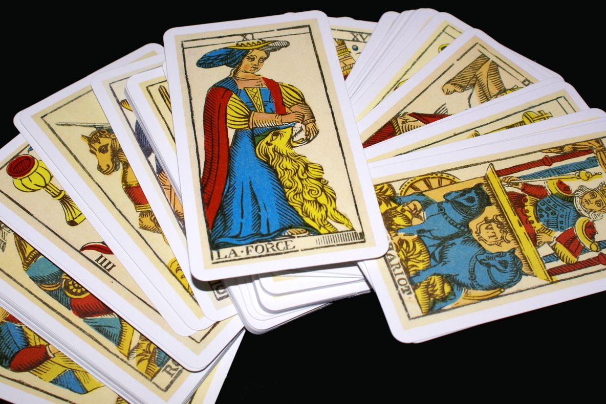 Horoscop TAROT ZILNIC sambata 3 decembrie 2022. Energia zilei si inspiratie mistica pentru zodii