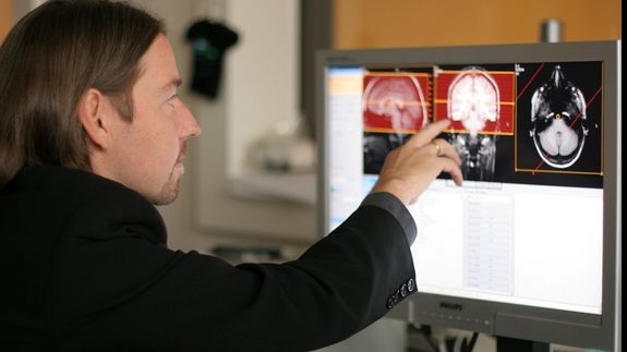 Ce sunt "empaticii întunecați", noua formă de personalitatea toxică. Narcisiștii sunt mici copii, prin comparație