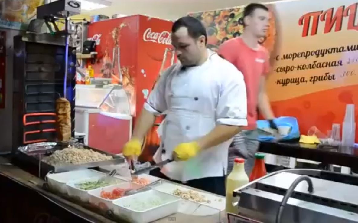 Cum să prepari o şaorma ca un adevărat chef. IMAGINI UIMITOARE