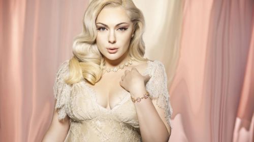 Tatăl Giuliei face hotel din Palatul Ştirbey