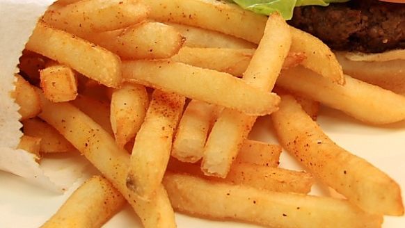 CARTOFII PRĂJIŢI De ce efectul nociv pentru sănătate ar putea fi doar un mit