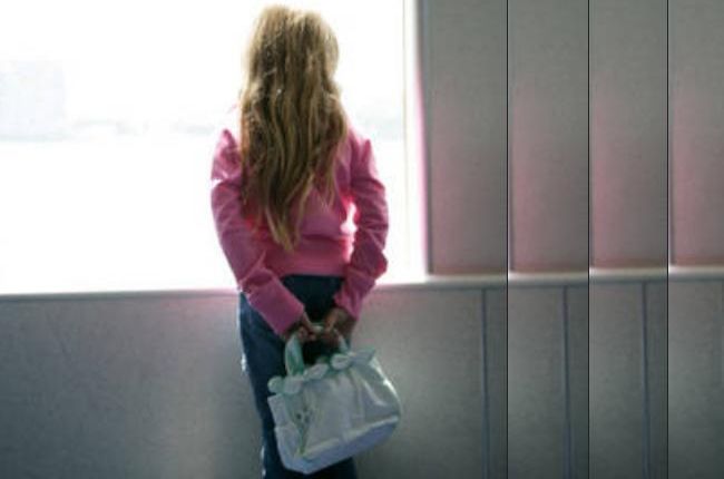 Mama unei fete de 13 ani, ÎMPIETRITĂ: În ce ipostază şi-a găsit fiica. ''Am fost îngrozită''