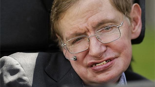 Stephen Hawking a răspuns provocării ICE BUCKET CHALLENGE într-un mod INEDIT