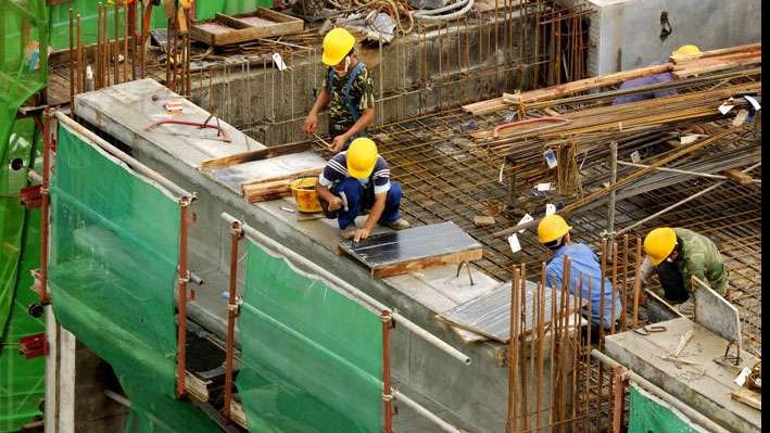 Peste 4.000 de români, VICTIME ale războiului dus de "regii asfatului"