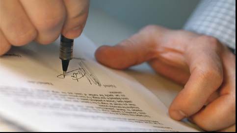 Revoluție în asigurări. Băncile, dealerii auto și firmele de turism pot vinde polițe