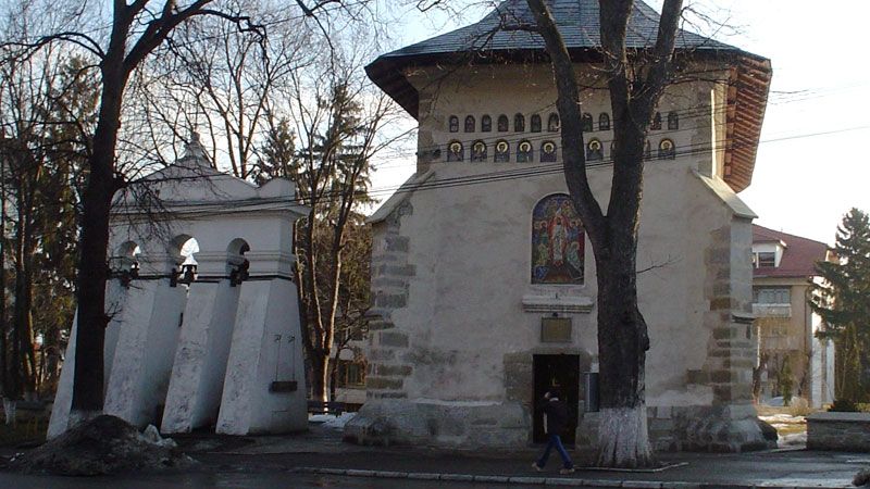 Doi preoţi s-au luat la bătaie, în biserică, din cauza unor bani strânşi pentru reparaţii