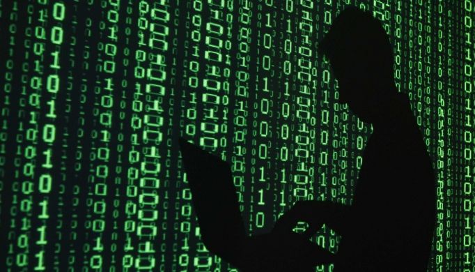 Americanii, îngrijoraţi că sunt spionaţi online atât de Guvern, cât şi de companii private