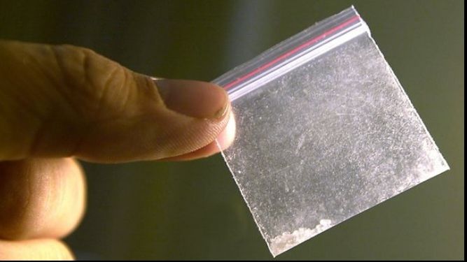 Traficanți de droguri de mare risc, trimiși în judecată de DIICOT