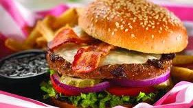 Obiceiurile alimentare ale românilor: Fast food-ul este soluția când nu au timp să gătească