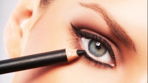 Machiajul care măreşte ochii