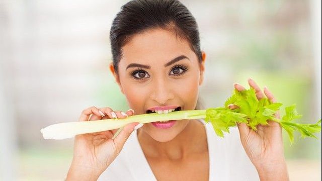 Află cum te ajută țelina să slăbești!