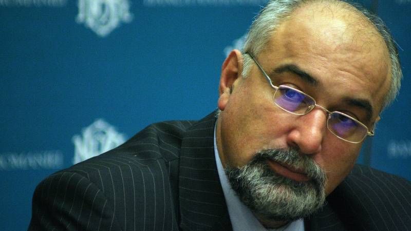 Vosganian continuă războiul cu oule și găinile de la țară: "E o capcană arhaică"