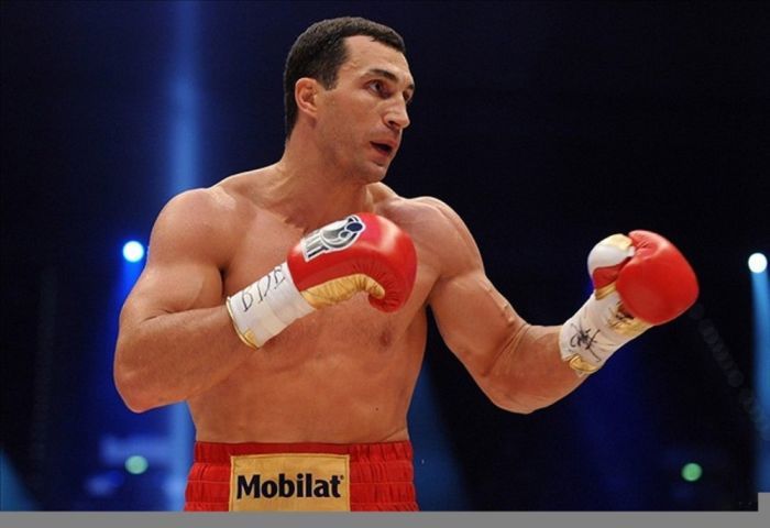 Vladimir Klitschko şi-a păstrat titlurile IBF-WBA-WBO la categoria grea
