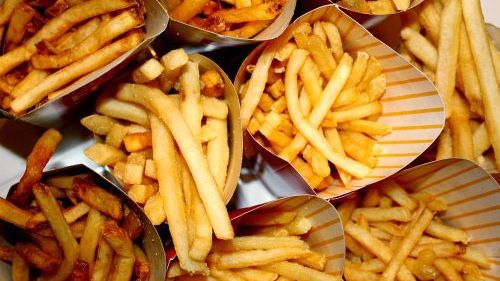 Ofertă de refuzat în produse fast food. Până la 10% zahăr  în doar 200 de grame de produse - studiu InfoCons