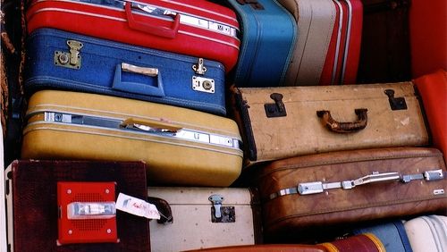 Șoc în Noua Zeelandă! Un copil de 2 ani, ascuns într-o valiză, în cala unui autobuz. O femeie a fost arestată