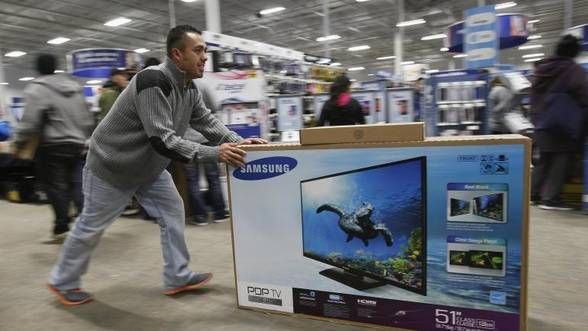 Românii cumpără din nou electronice și electrocasnice