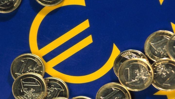 CURS BNR. CURSUL monedei EURO se apropie din nou de 4,54 lei 
