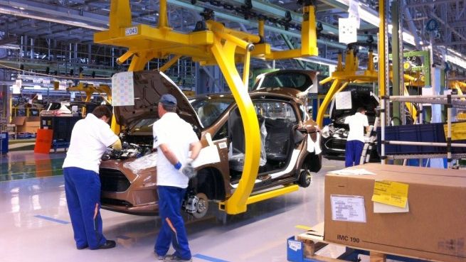 Ford opreşte producţia la Craiova o zi pe săptămână, în februarie