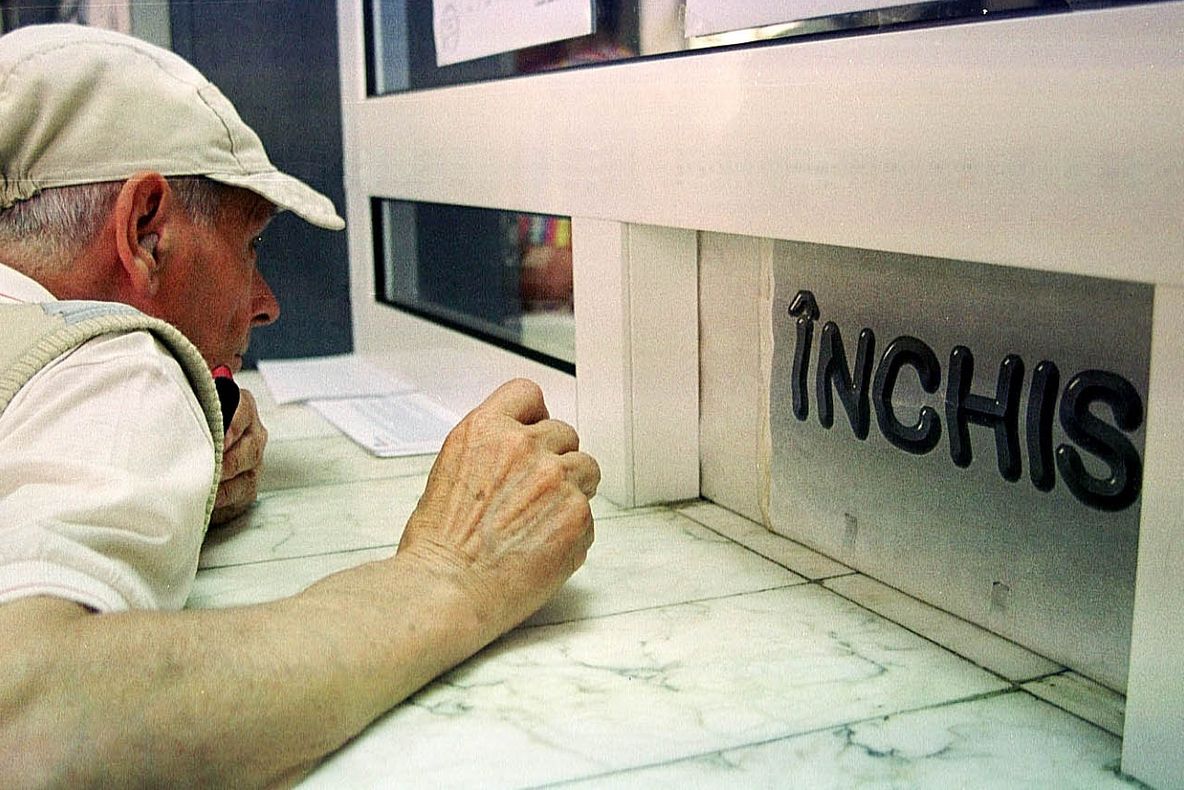 Funcţionarii publici ameninţă cu greva generală în aprilie 