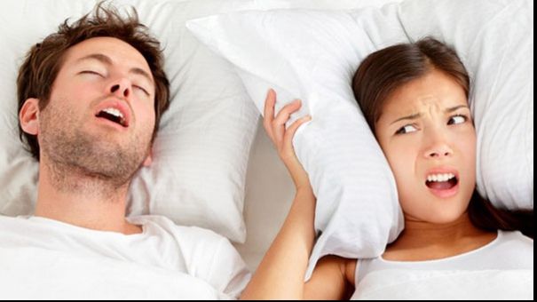 Soţul tău sforăie? Medicii atrag atenţia că ar putea fi un prim semn al demenţei