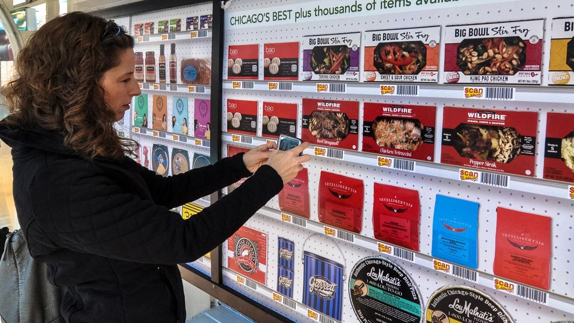 Surpriză: Românii merg mai des la cumpărături. Ce pun în coș de 25 lei