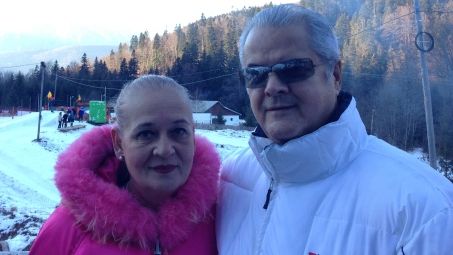 Politicieni şi celebrităţi, vecini cu Adrian Năstase la Cornu