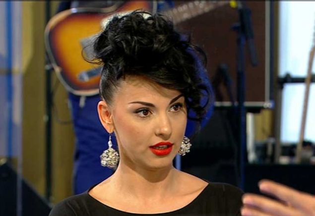 Iubita lui Ştefan Bănică Jr, GAFĂ cu ţinuta de scenă. Stiliştii o pun la punct! - FOTO